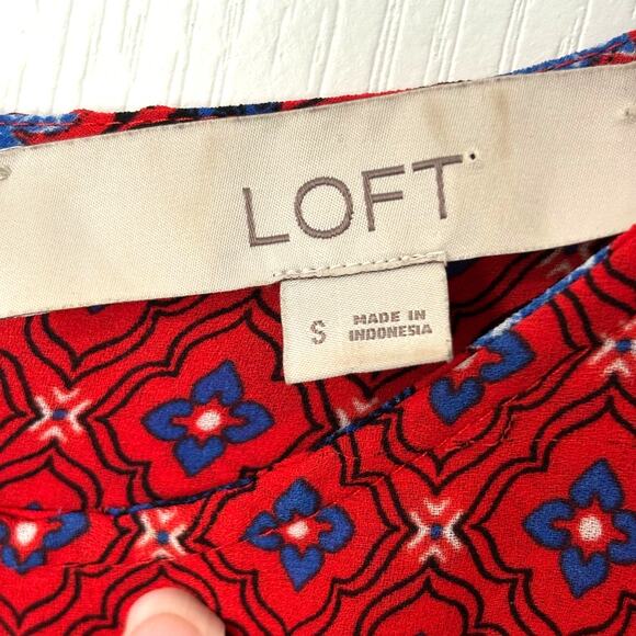 Loft Womens Small LS Red Blue Floral Print Tunic Blouse Lightweight Boho Office - Picture 3 of 10